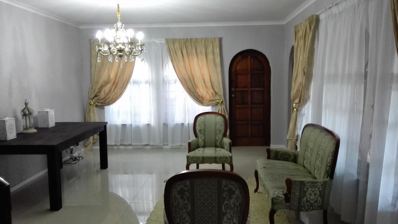 Versailles B&B Gonubie Extérieur photo